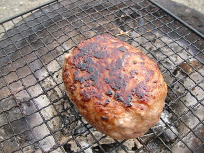 七輪焼き網にのせても崩れないハンバーグ七輪炭火焼