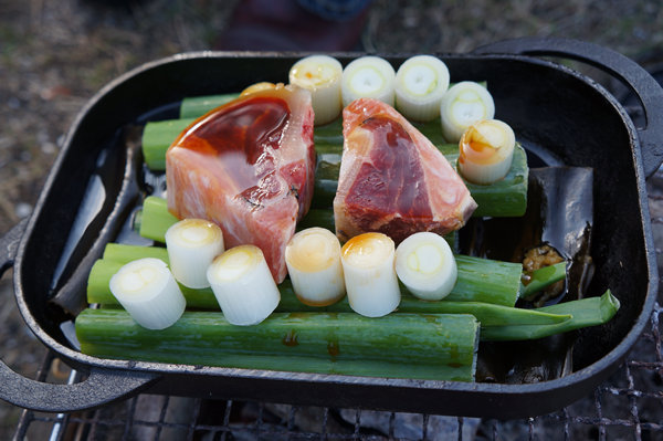 マグロカマのカット、七輪炭火焼BBQですき焼き仕立て